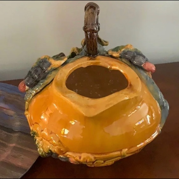 Grape Grapevine Leaves Ceramic Pitcher - Picture 5 of 5